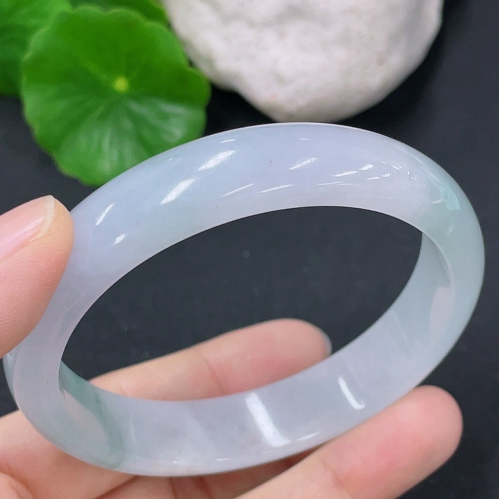 Jadeite round bracelet with a 54.8mm diameter, weighing approximately 42.48g, featuring smooth jadeite beads.