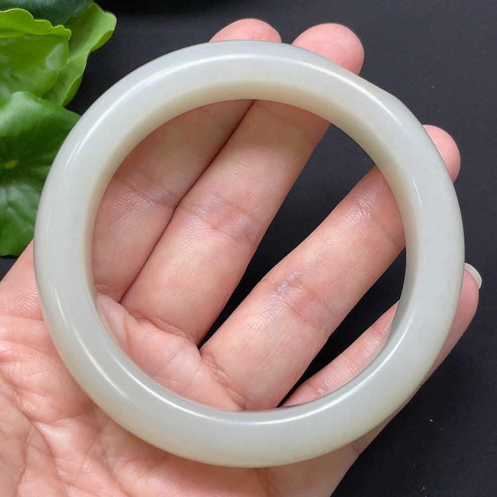 Hetian Jade Round Bracelet, Color Origin Undetermined