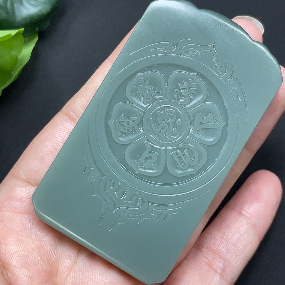 Hetian Jade Jasper Guanyin pendant featuring detailed carving, weighing approximately 79.6g, showcasing natural jade and intricate craftsmanship.