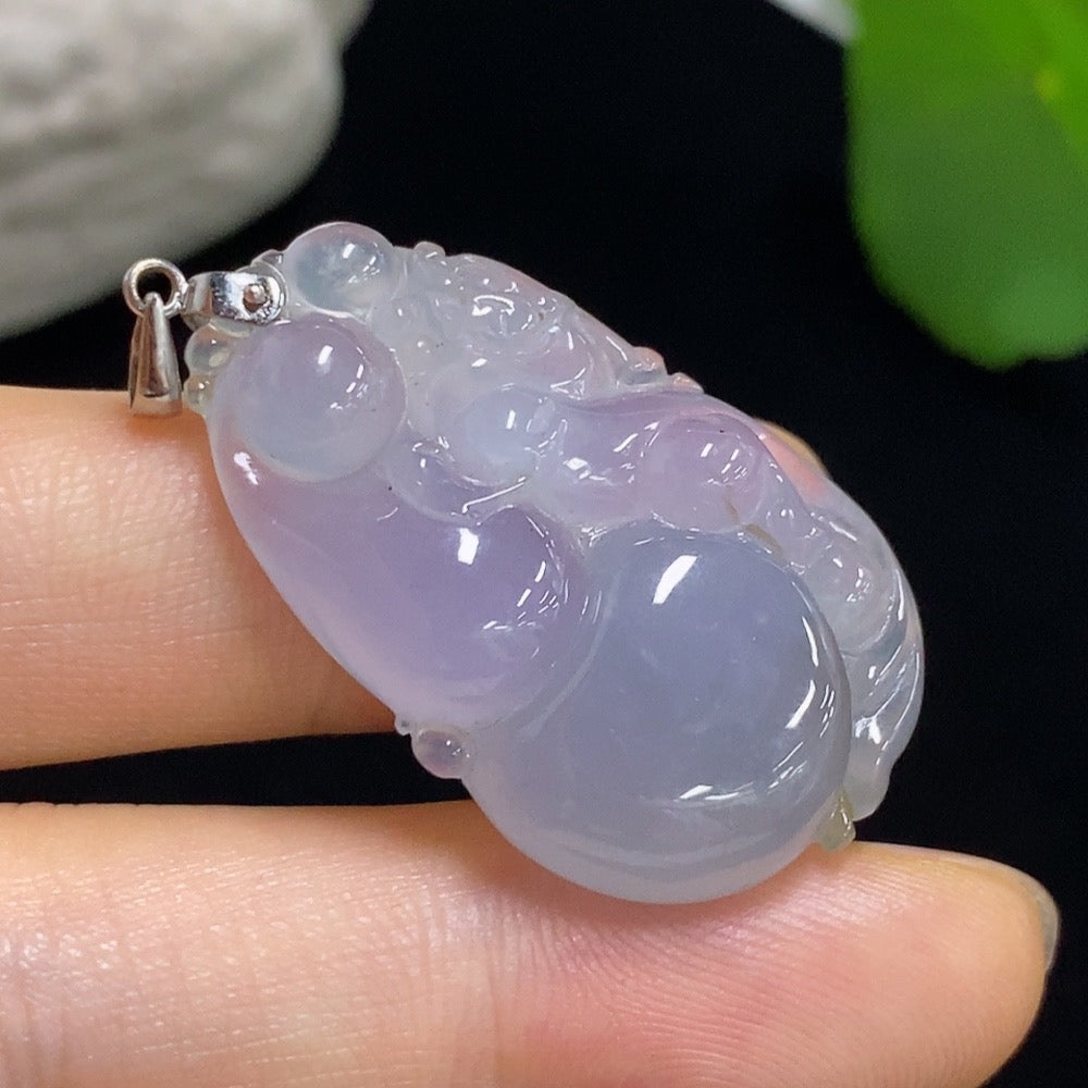 Jadeite gourd pendant with 18k gold accents, approximately 10g, showcasing smooth green jade craftsmanship by HKHQ.