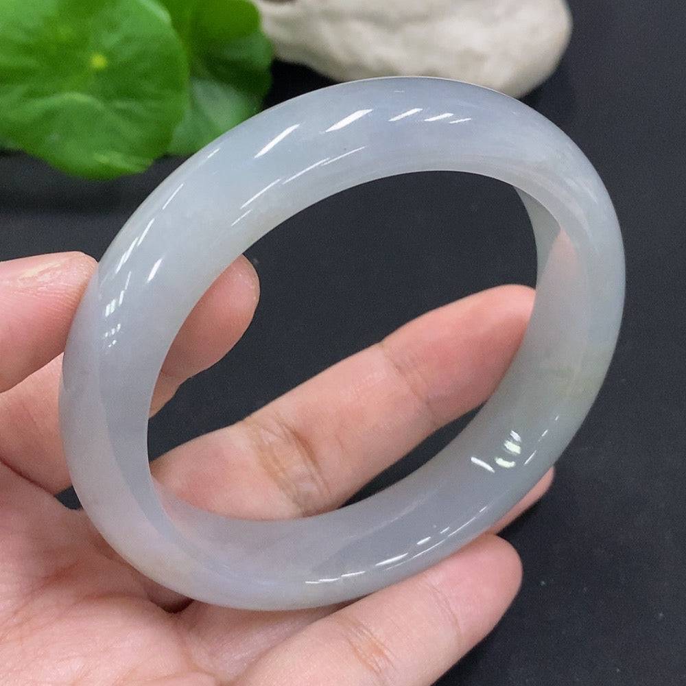 Huiliu Jadeite round bangle with smooth polished surface, certified jade jewelry for elegant wristwear.