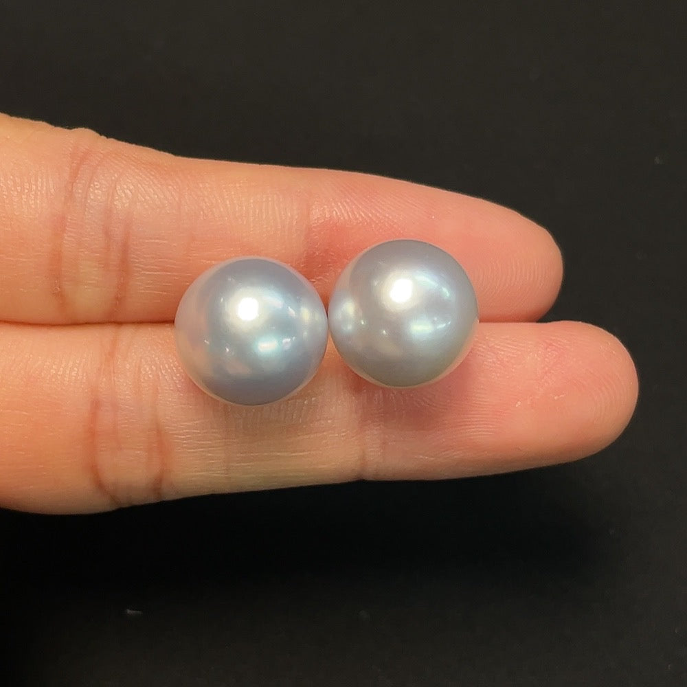Saltwater pearl stud earrings 18K gold color origin undetermined