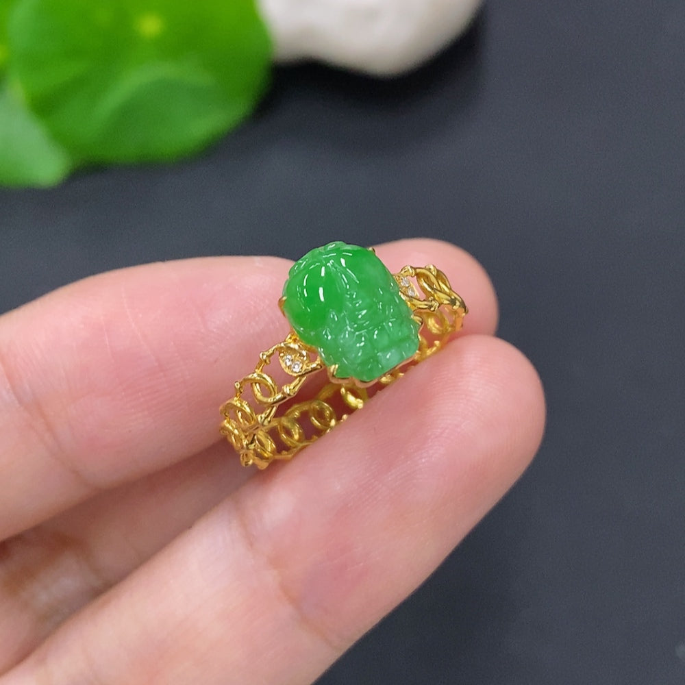 Jadeite Pixiu Inlaid Ring 18K Gold (With Diamond Accents)