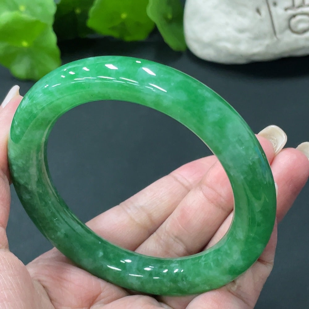 ジェダイトラウンドバングル 57.9 サークルサイズ 総重量75.174g【総額:23,561米ドル】