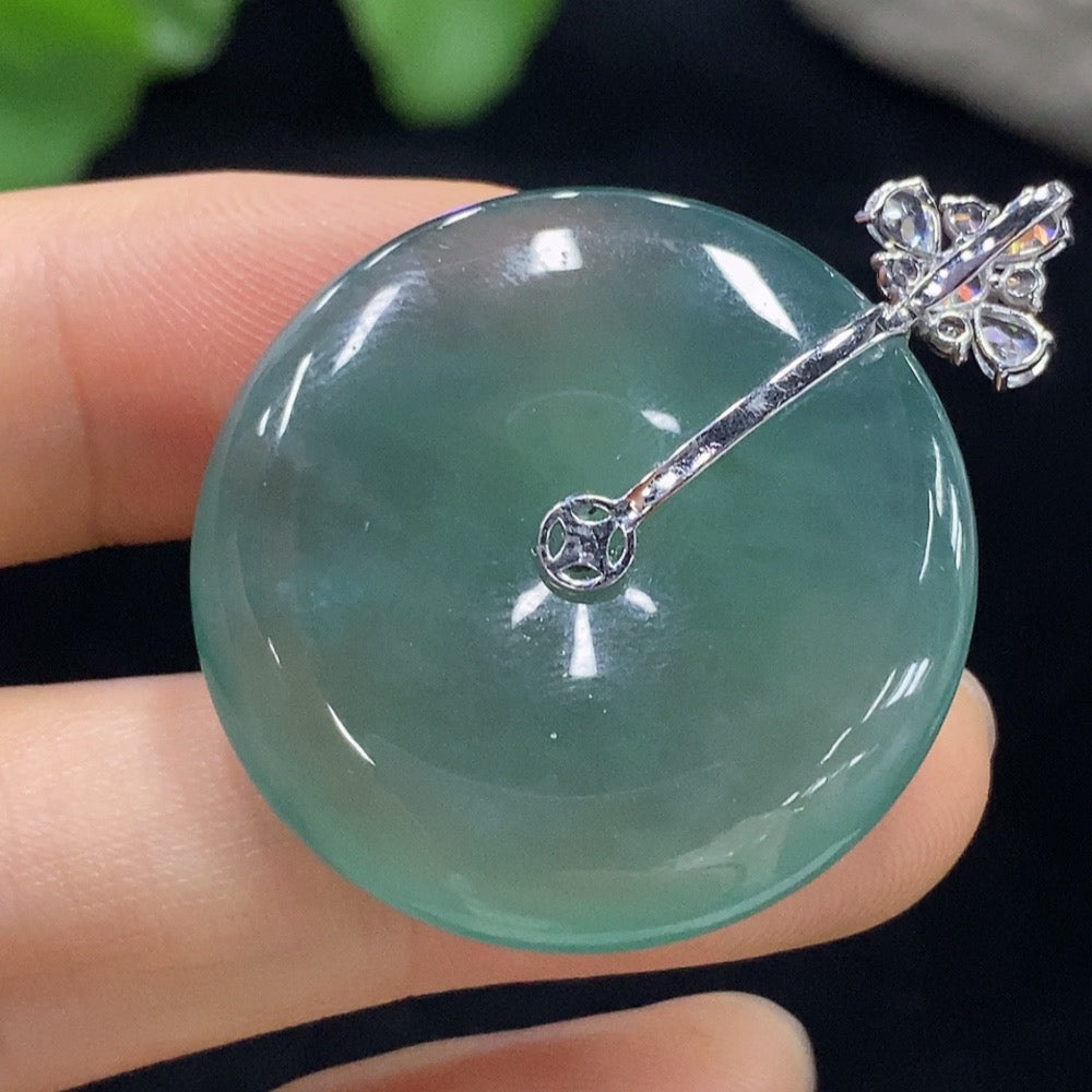 Jadeite Pendant Peace Buckle with 18k Buckle Head, Non-Diamond, Total Weight Approx. 10.97g