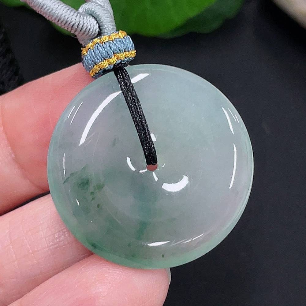 HUILIU HQ jadeite Peace Knot pendant weighing approximately 10.38g, showcasing a smooth, polished jade pendant with intricate knot design.