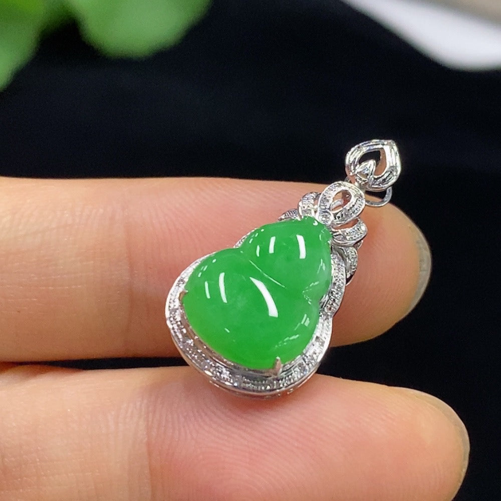 Jadeite Gourd Pendant with 18K Gold and Diamond Accents, Total Weight Approximately 1.88g