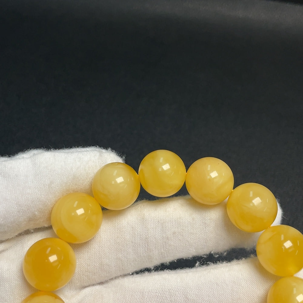 Amber Beeswax Bracelet Total weight approx. 23.81g Size approx. 14.1mm