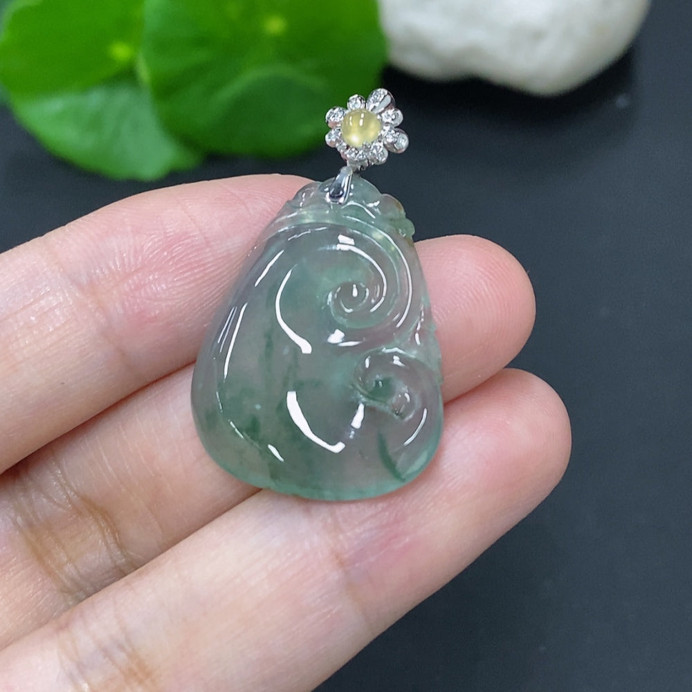 Jadeite Ruyi Pendant with 18K Gold Clasp, Total Weight Approximately 4.9g (Diamond Accented)