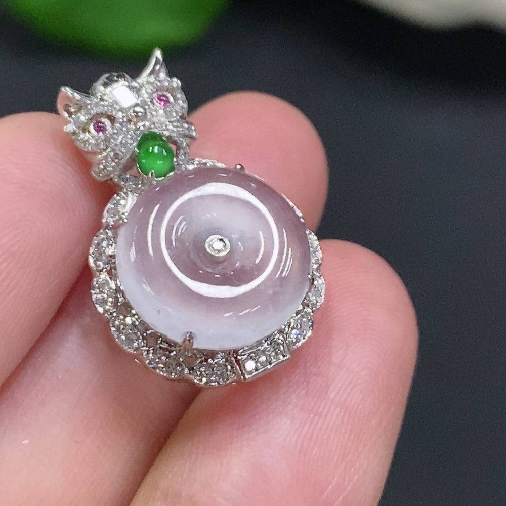 Jadeite inlaid pendant by HUILIU HQ featuring gold surface with colorless diamond accents, weighing approx. 3.1g.