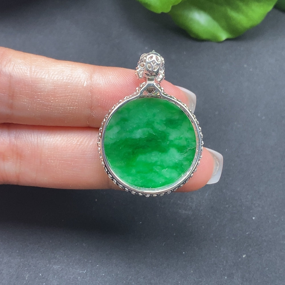 Jadeite Inlaid Plain Pendant with Diamond Accents 18K