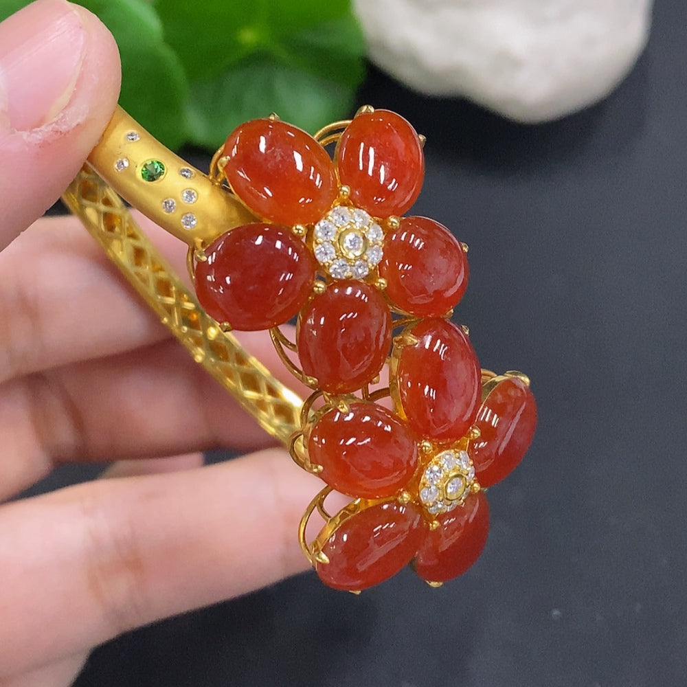 Huiliu HQ jadeite cabochon bracelet featuring colorless diamond accents, elegant jewelry piece showcasing polished jade stones.