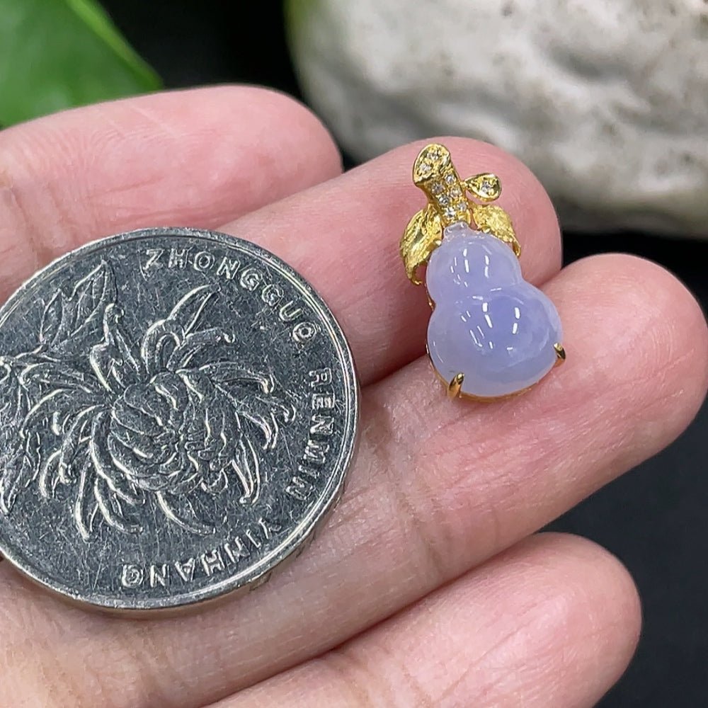 Jadeite Gourd Inlaid Pendant 18K Gold Inlaid with Diamonds