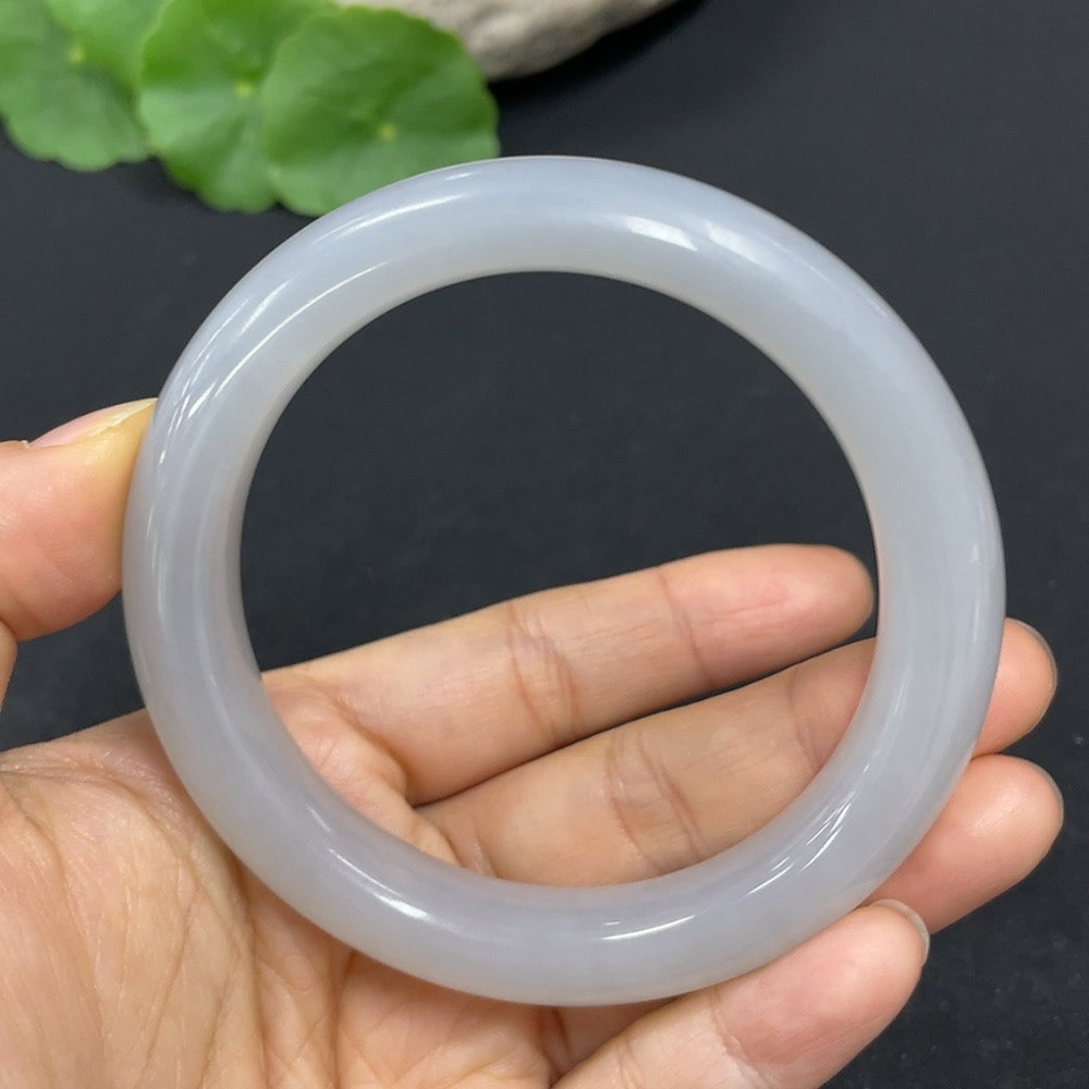 Hetian Jade round bracelet with 58.1mm size and 57.3g weight, featuring smooth polished jade beads, from HKHQ.