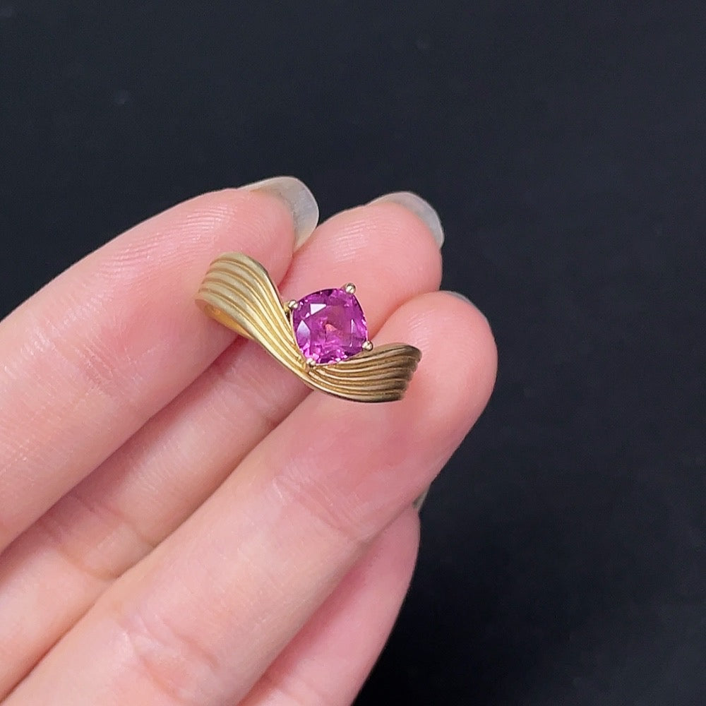 Garnet Inlaid Ring 18k Gold Size 16 Total Weight Approx. 3.39g