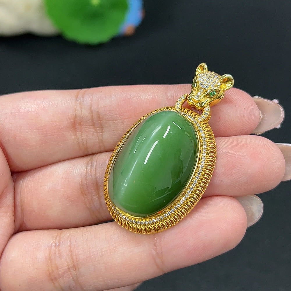 Hetian Jade Jasper Inlaid Pendant, Total Weight Approx. 14.4g, 18k Gold with Colorless Diamond Accents