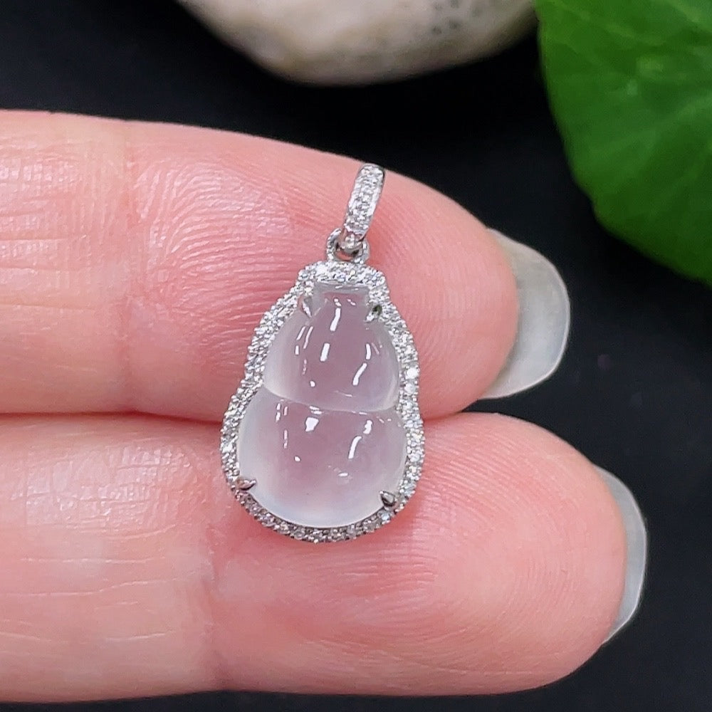 Jadeite gourd inlaid pendant 18K gold total weight about 1.2g (with diamond accents)