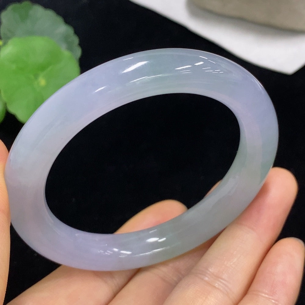 Huiliu Certified Jadeite round bangle showcasing smooth, polished green jade with a glossy finish and classic circular design.