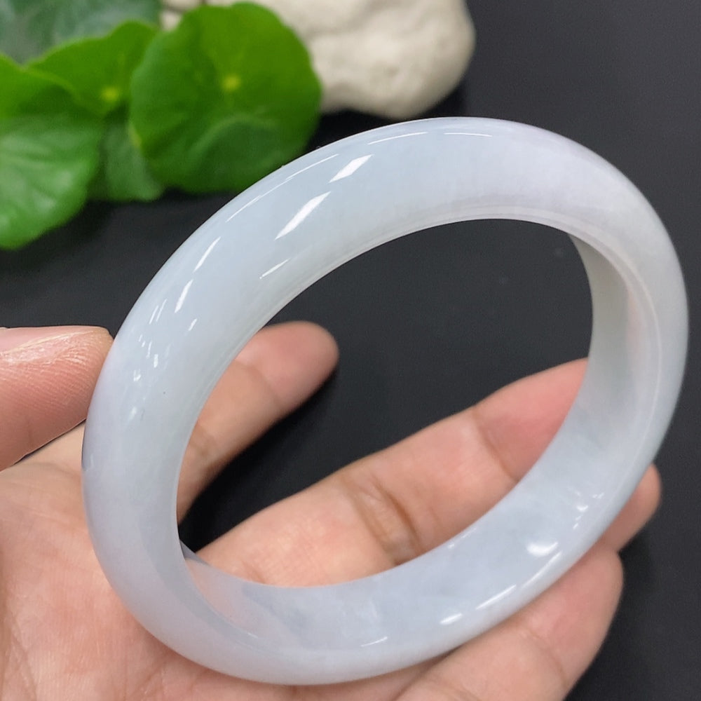 Huiliu certified jadeite round bangle showcasing smooth, polished green jade with a glossy finish.