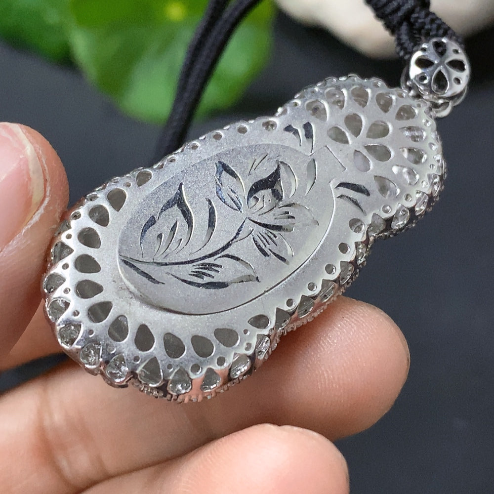 Jadeite Guanyin Inlaid Pendant 18k Gold Inlaid Total Weight Approx. 15.7g (Including Cord)