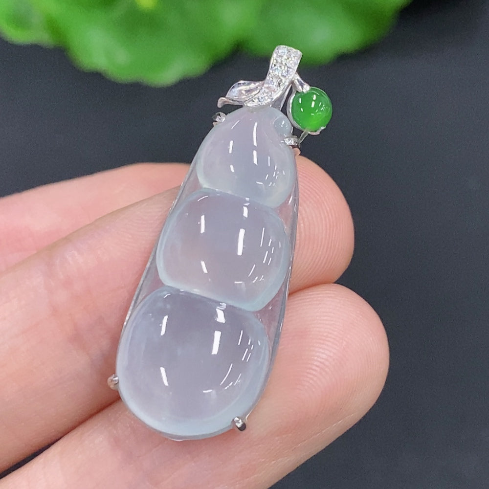 Jadeite Bean Pendant with 9K Gold Setting, Total Weight Approx. 4.1g (Non-Diamond)