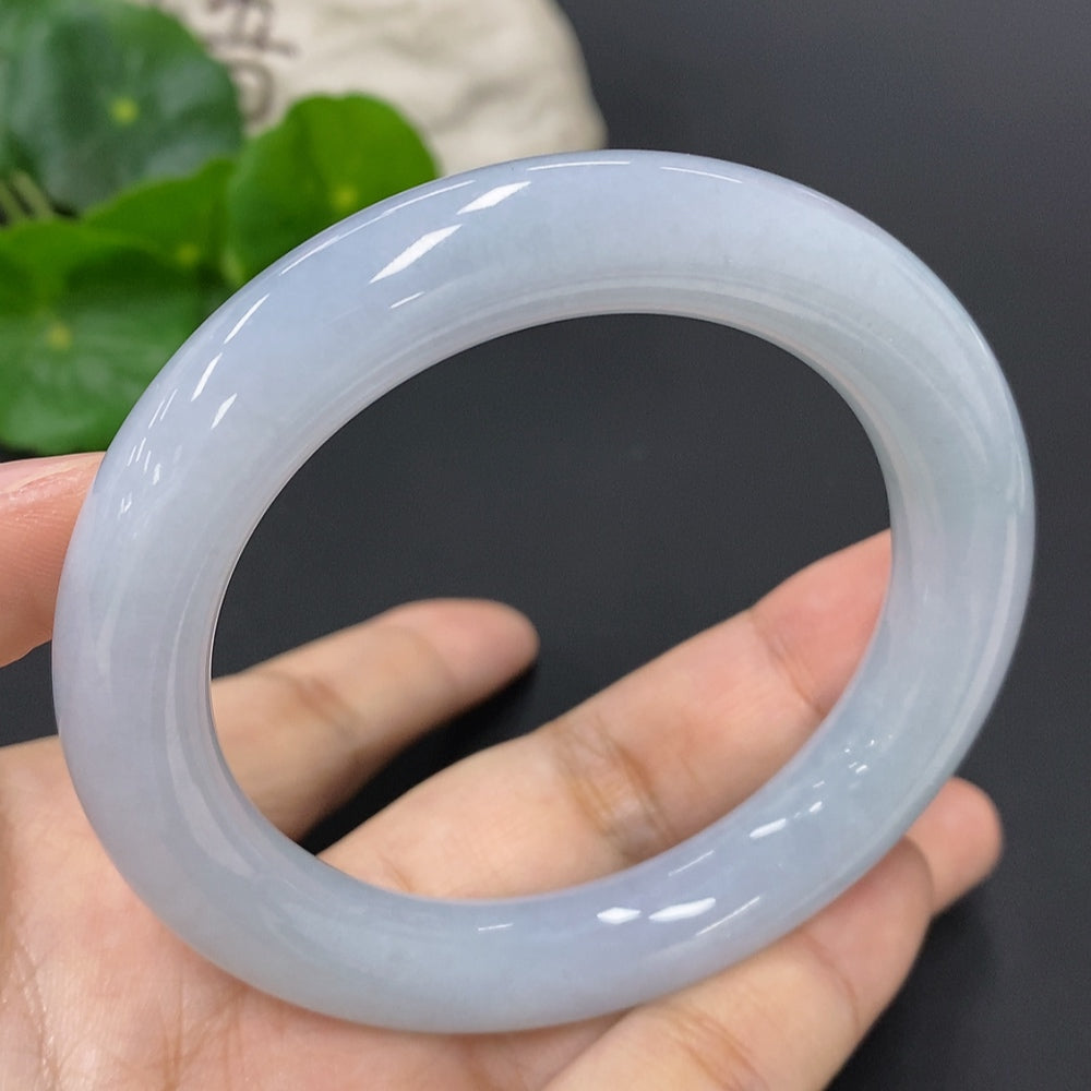 Huiliu certified jadeite round bangle showcasing smooth, polished green jade with a glossy finish and elegant shape.