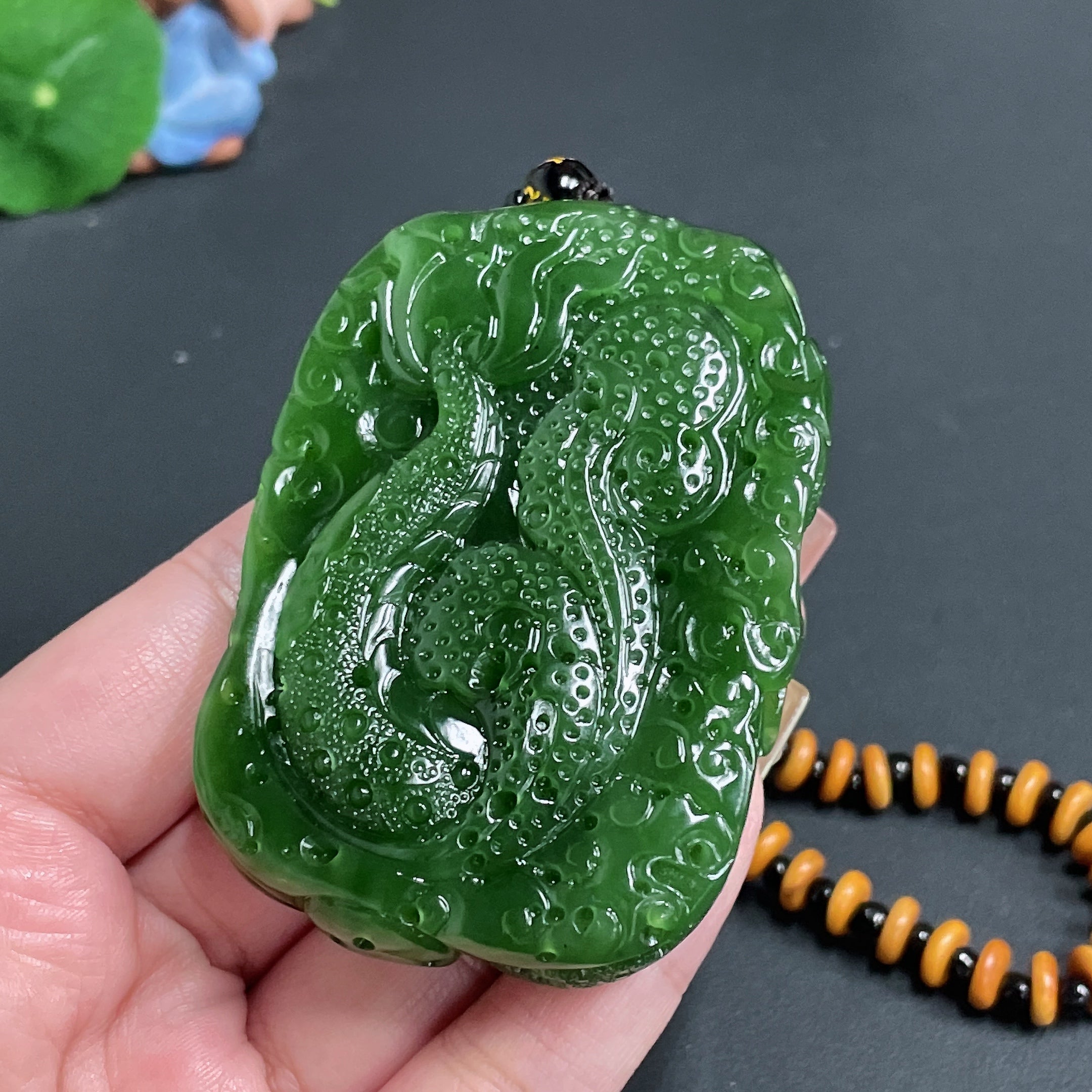 Hetian Jade Handheld Carving 'Dragon Dominates the World' with Cord, Total Weight 150.41g