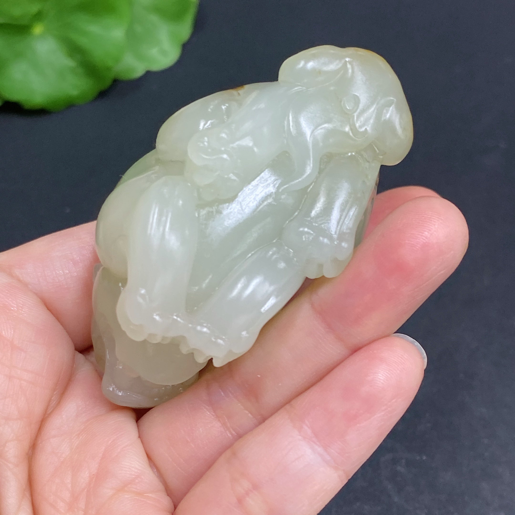 Hetian Jade Pendant, Aus: Auspicious Beast, Total weight: approx. 80.9g, Undetermined skin color origin