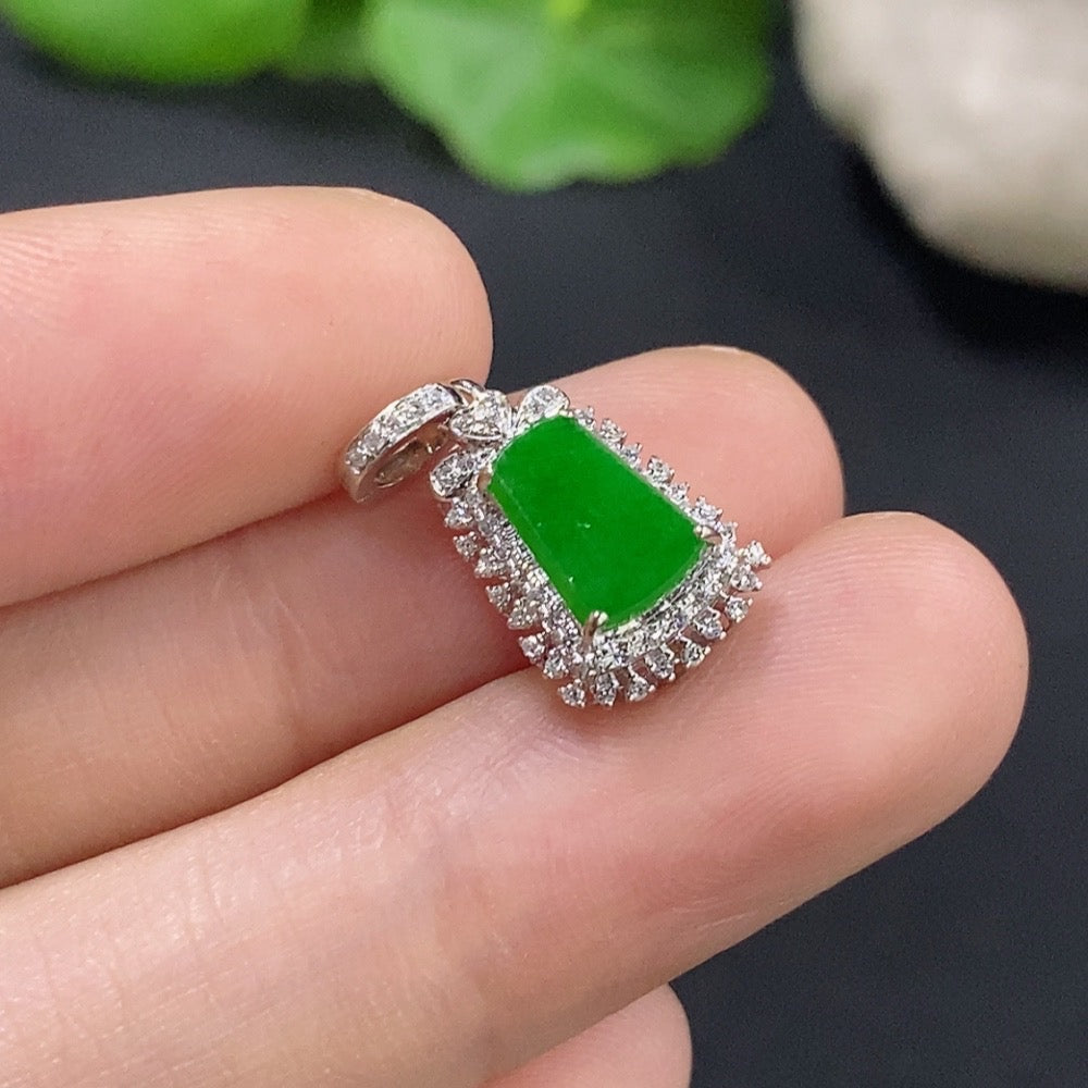 Jadeite Pendant with 18K Gold Setting, Total Weight Approx. 1.2g (Accented with Diamonds)