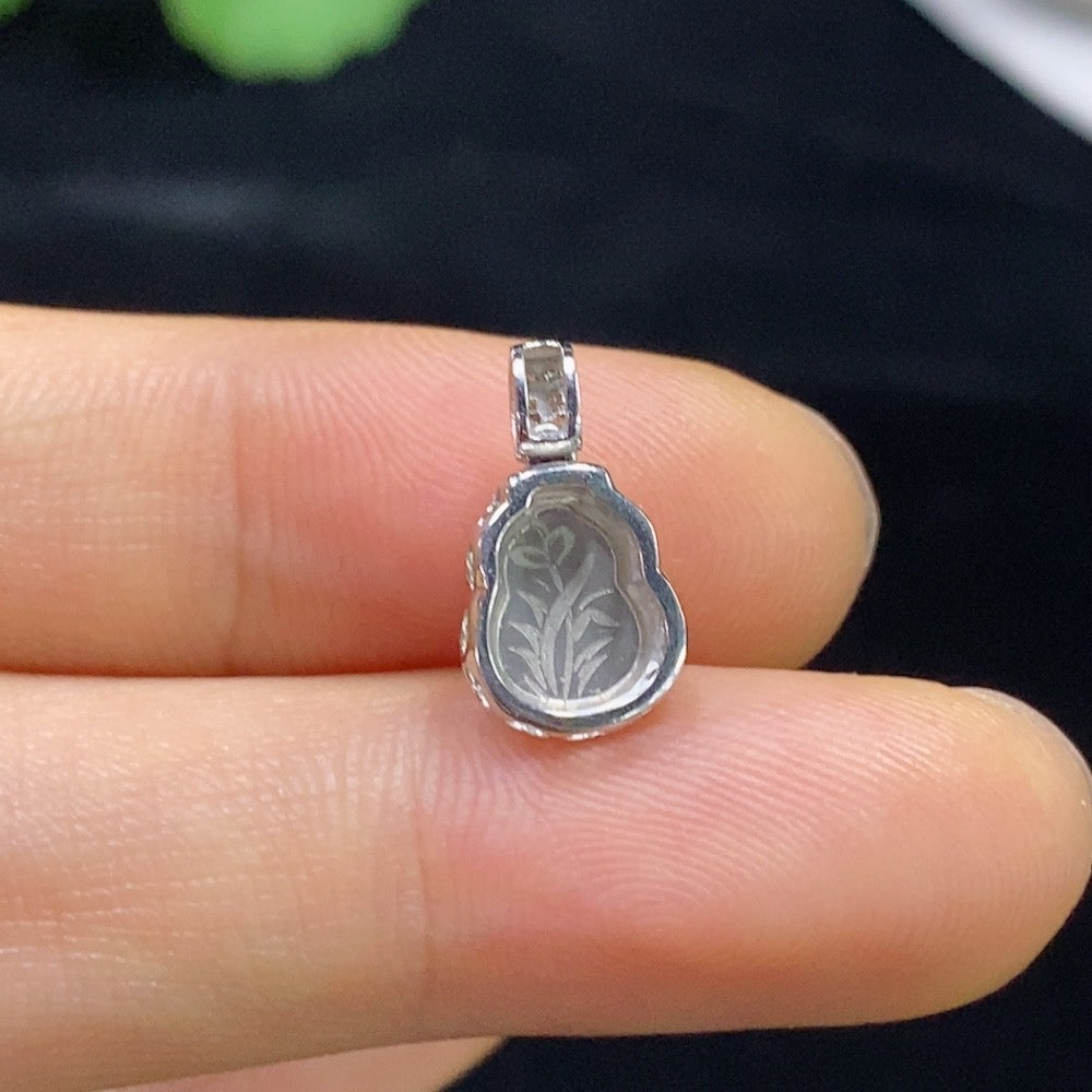 Jadeite and Diamond Pendant in 18K Gold Total Weight Approx. 0.9g