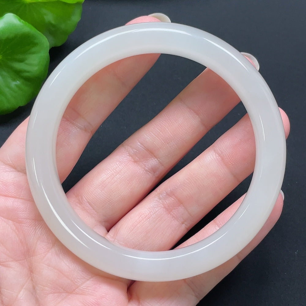 HKHQ Hetian Jade round bracelet with 59.2mm diameter, weighing approximately 50.77g, featuring smooth, polished jade beads.