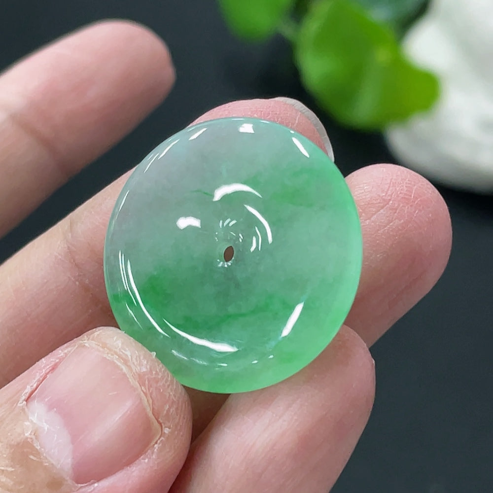 HUILIU HQ jadeite peace knot pendant, natural green jade jewelry, intricate carved design, weighs approximately 5.4 grams