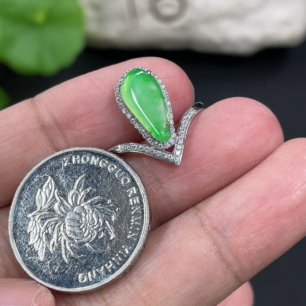 Jadeite Auspicious Gourd Inlaid Ring with Approximately 36% Au Content, Non-Diamond, Size 18, Total Weight Approximately 2.29g