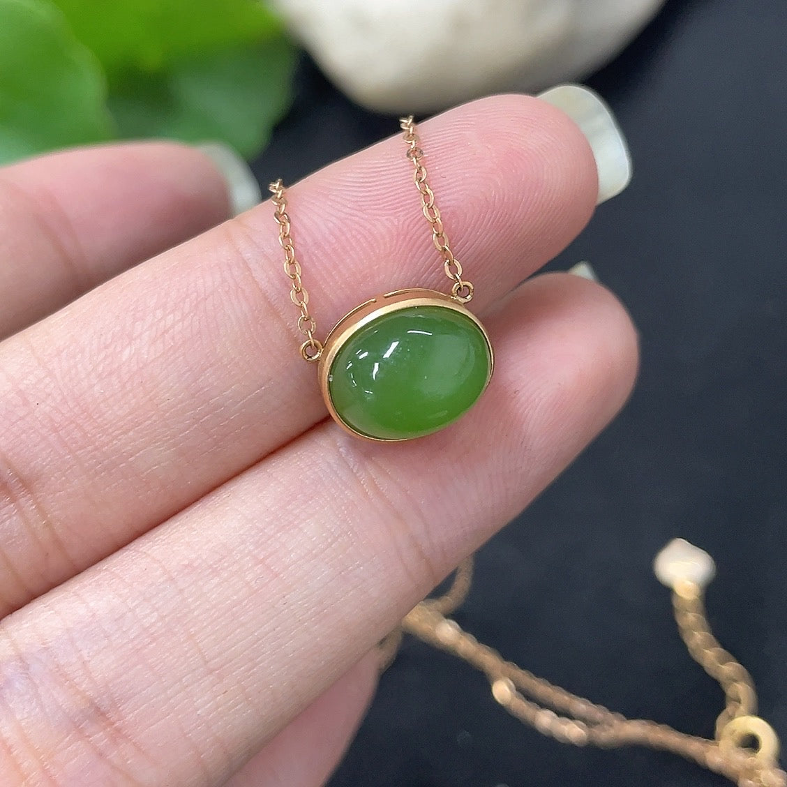 Hetian jade inlaid pendant on 18k gold necklace, HKHQ brand, featuring a smooth jade stone with gold detailing, weight approx. 2.5g.