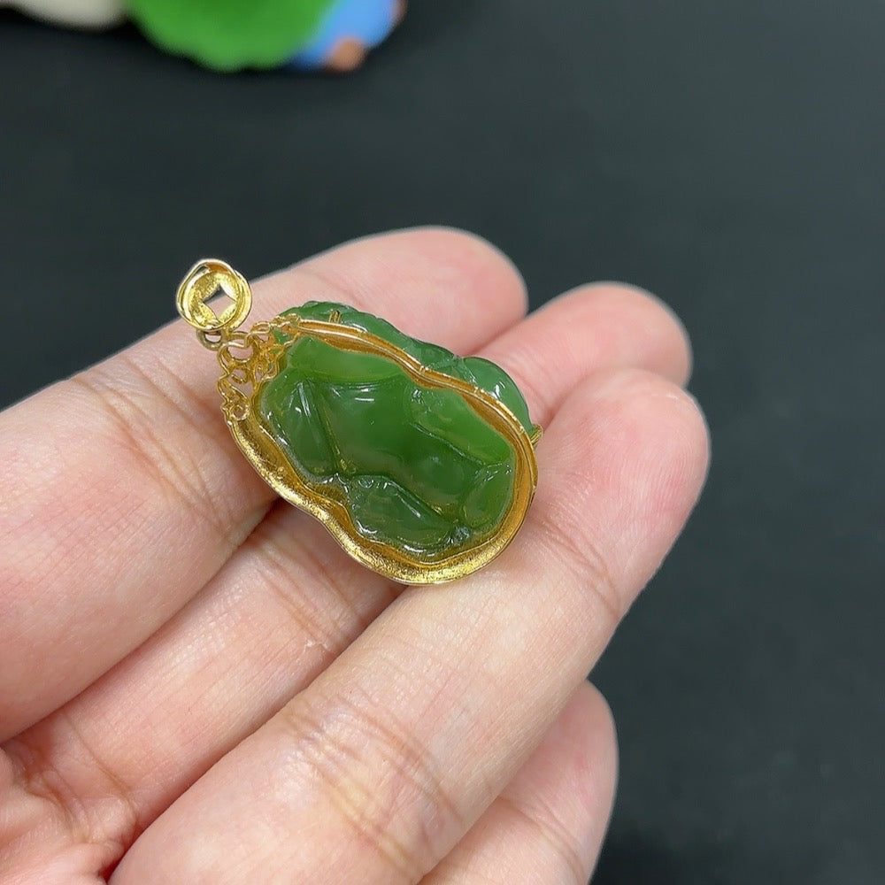 Green Hetian Jade Auspicious Beast Pendant in 18K Gold