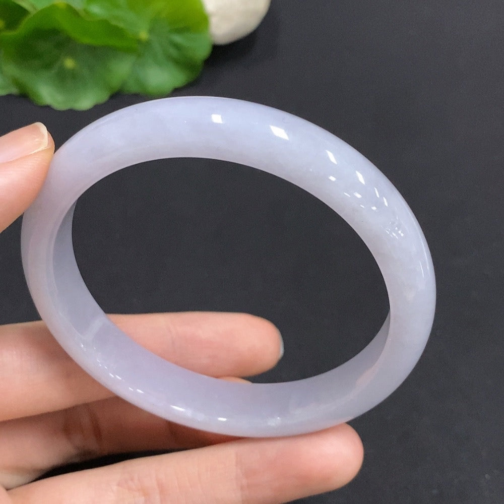 Huiliu Jadeite round bangle, certified jade jewelry, smooth polished surface, elegant round design, natural green hue