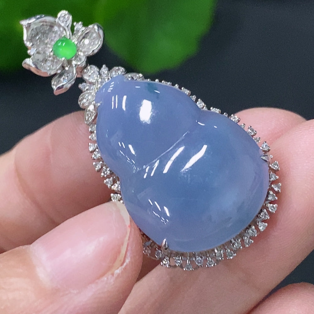 Jadeite and Diamond Enclosed Gourd Pendant in 18K Gold, Total Weight Approx. 6.94g
