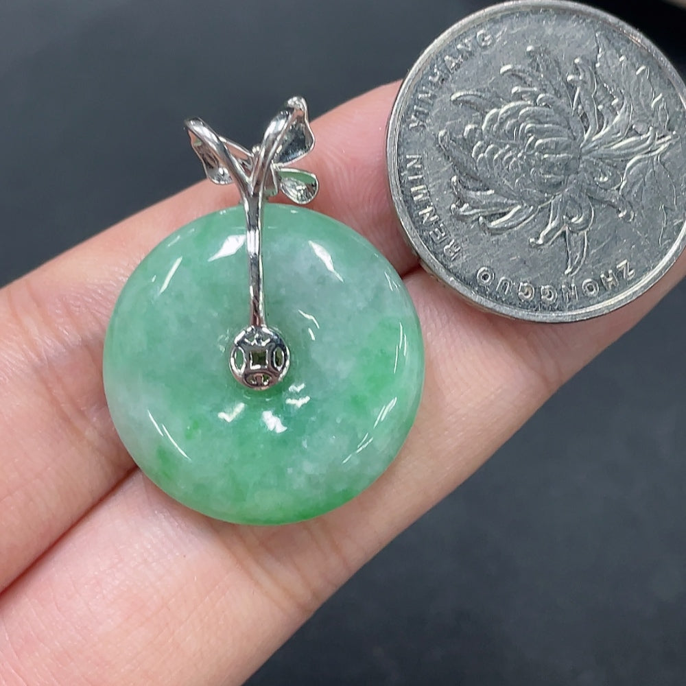 Jadeite Safety Pendant with 18k Clasp, Total Weight Approx. 8.28g