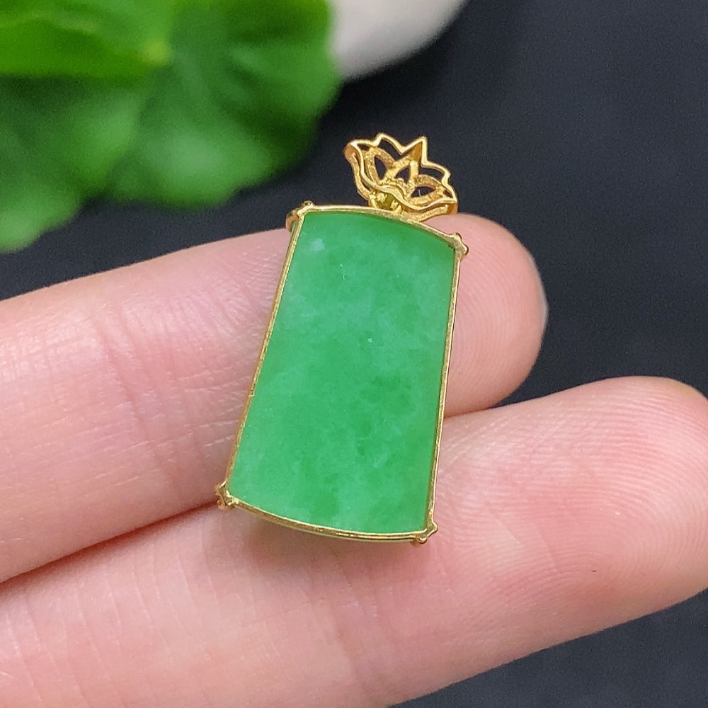 Jadeite Plain Pendant with 18K Gold Setting, Total Weight Approx. 2g