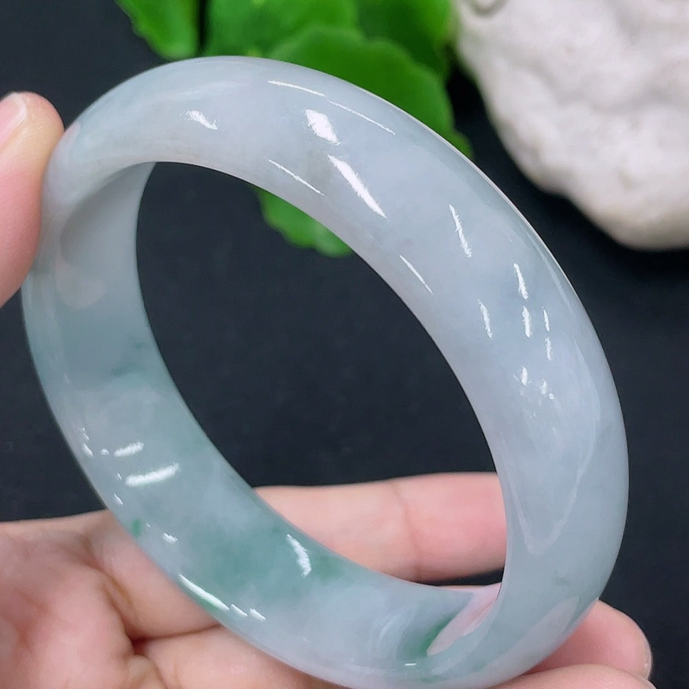 HKHQ jadeite round bangle in size 57.8 with a weight of 62.2g, showcasing smooth, polished jadeite craftsmanship.