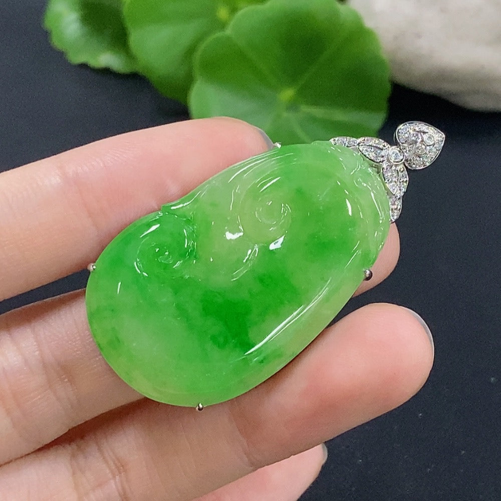 Jadeite Ruyi Inlaid Pendant 18k with Diamond Accent