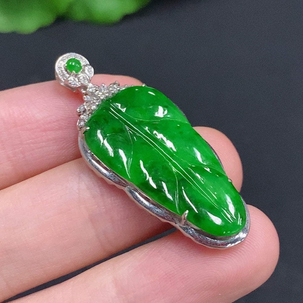 Jadeite leaf pendant by HUILIU HQ featuring 18k gold and diamond accents, weighing approximately 4 grams.