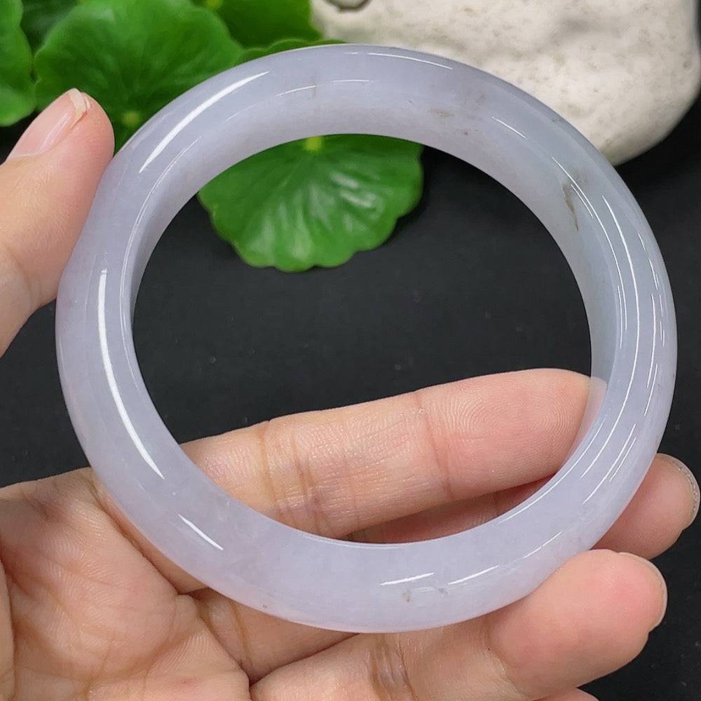 Huiliu Jadeite round bracelet featuring smooth, polished green jade stones, certified by HUILIU HQ.