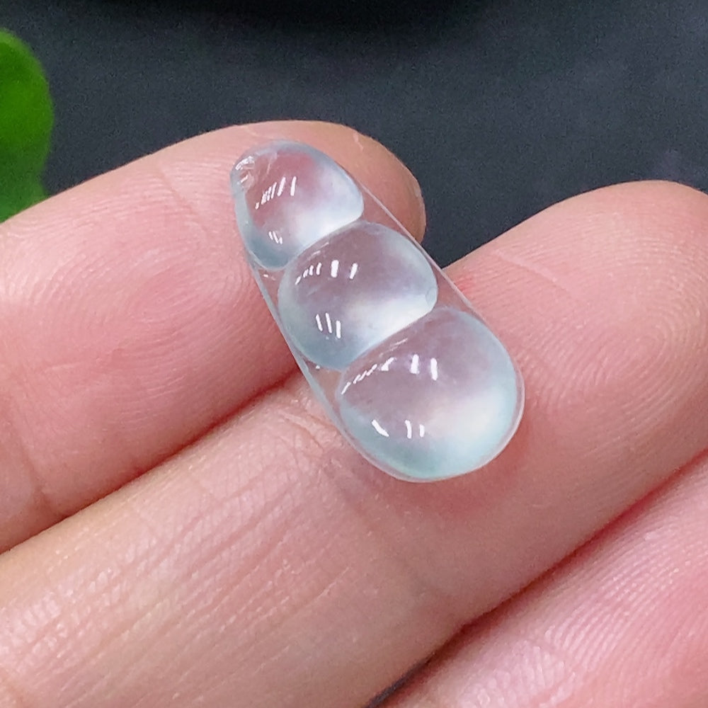 Jadeite inlaid Fu Dou pendant with intricate design, crafted by HUILIU HQ, weighing approximately 0.77g.