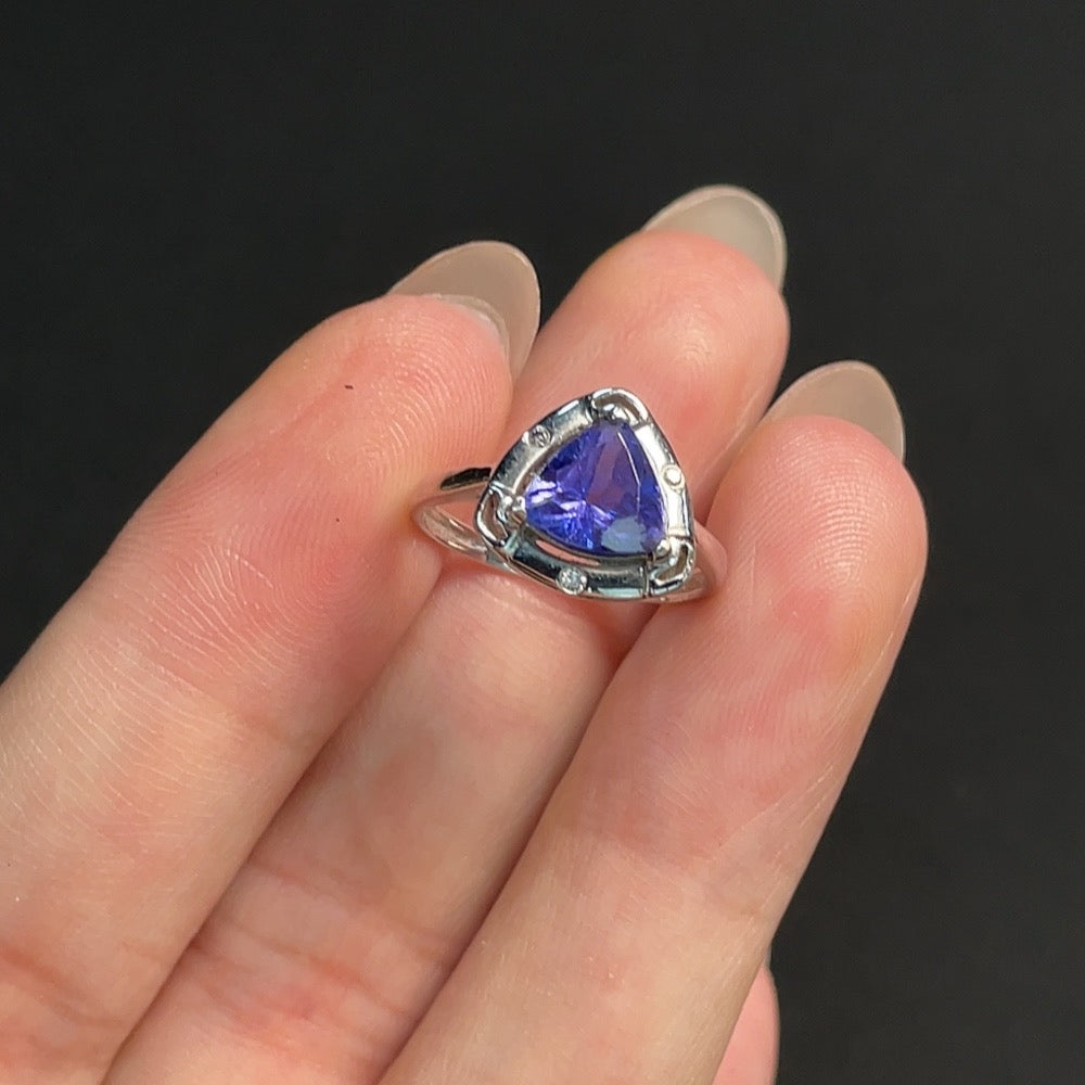 Elegant Tanzanite gemstone ring in 18K gold, size 6.5, featuring a vibrant blue gemstone set in a stylish design.