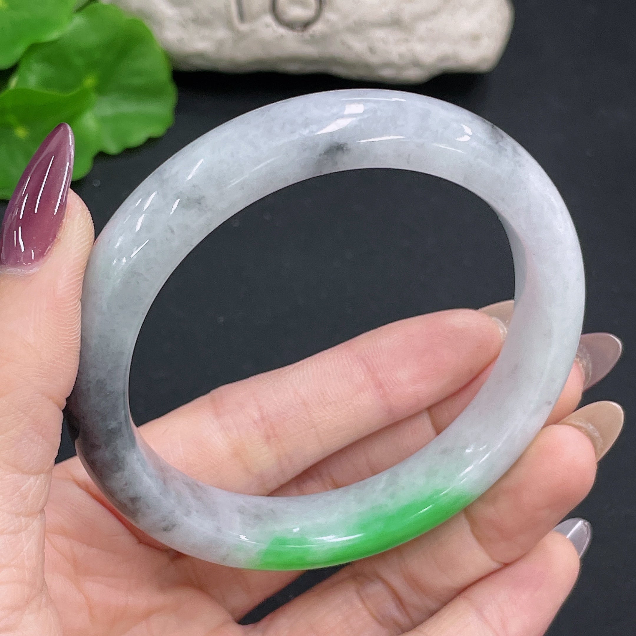 Jadeite round bracelet, total weight about 62.15g, size 59.4