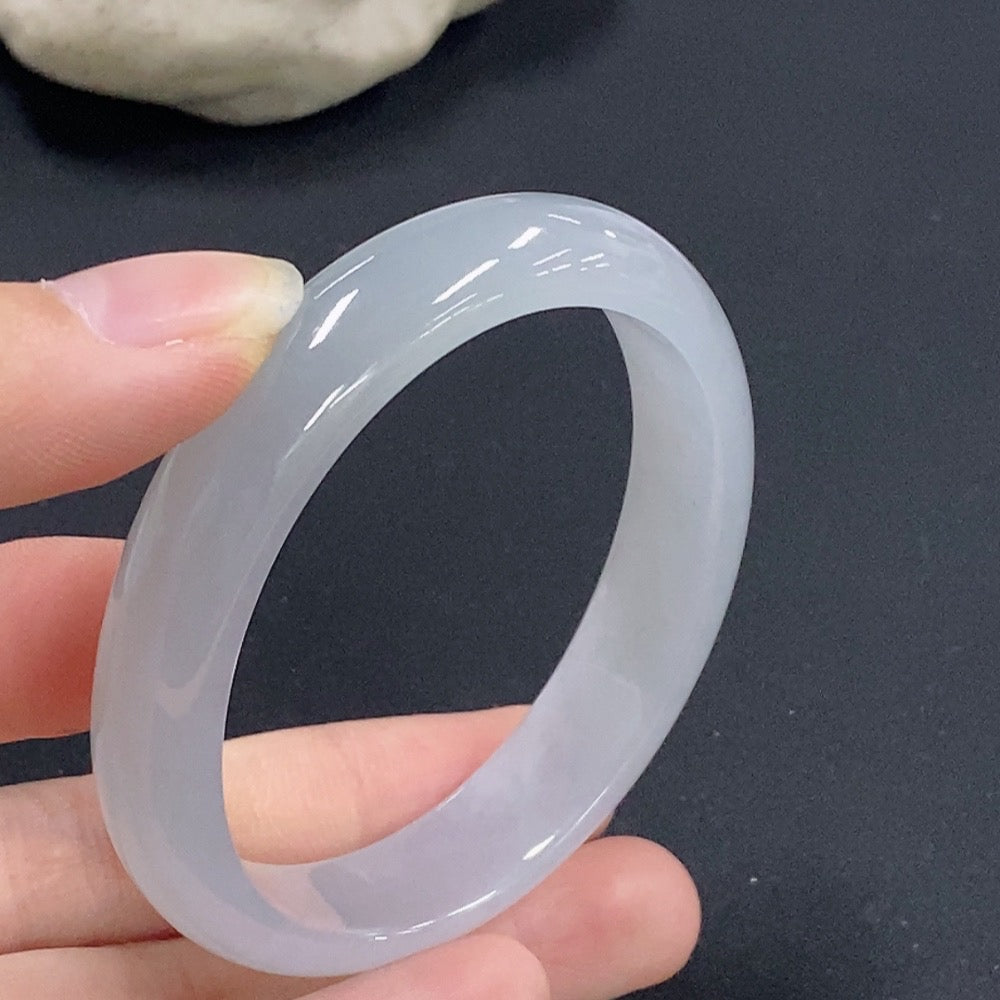 HKHQ jadeite oval bangle in size 51.6 with 31.71g, showcasing smooth, polished jadeite bracelet with oval shape.