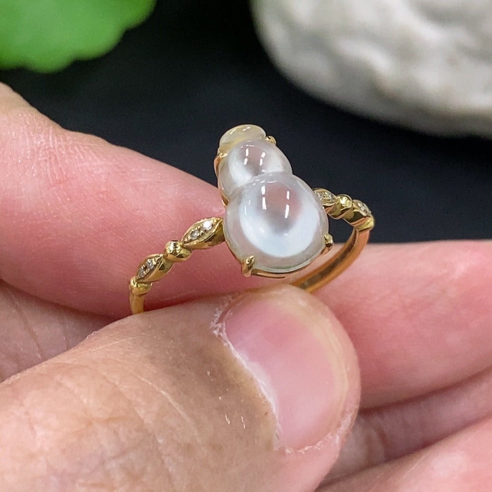 Jadeite gourd ring with 18K gold band, non-diamond jewelry, featuring smooth jadeite gemstone on a gold ring.