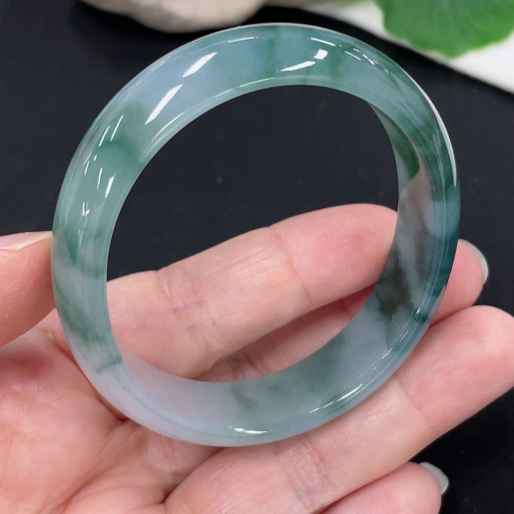 Jadeite Concubine bracelet with HKHQ branding, featuring a smooth jade design and a total weight of approximately 37.6g.