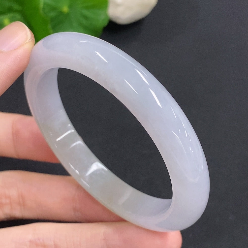 HKHQ jadeite round bangle in size 52.2, weighing 40.24g, smooth and polished with a vibrant green hue.